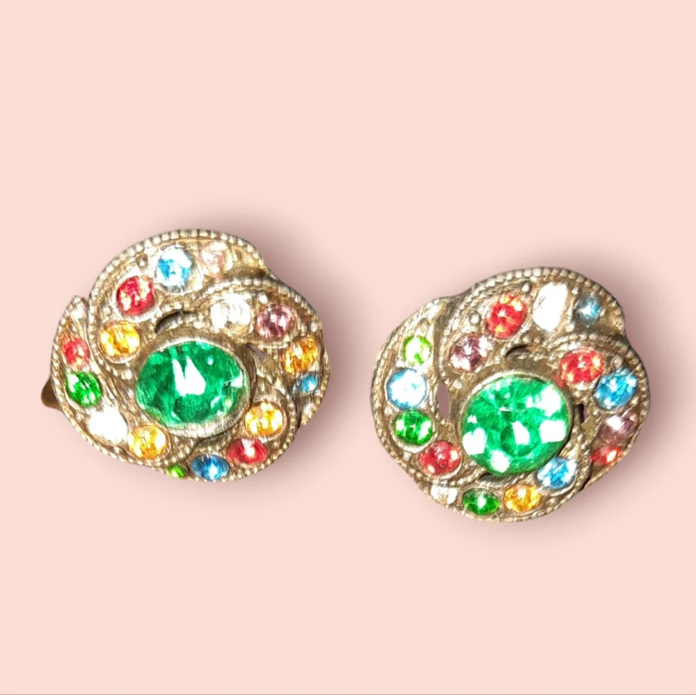 Vintage screwback Clip On rhinestone cluster earrings brass tone